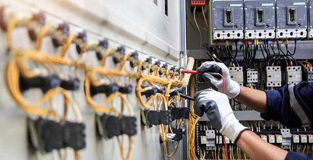 Professional Electrician technician working in Muskegon, MI